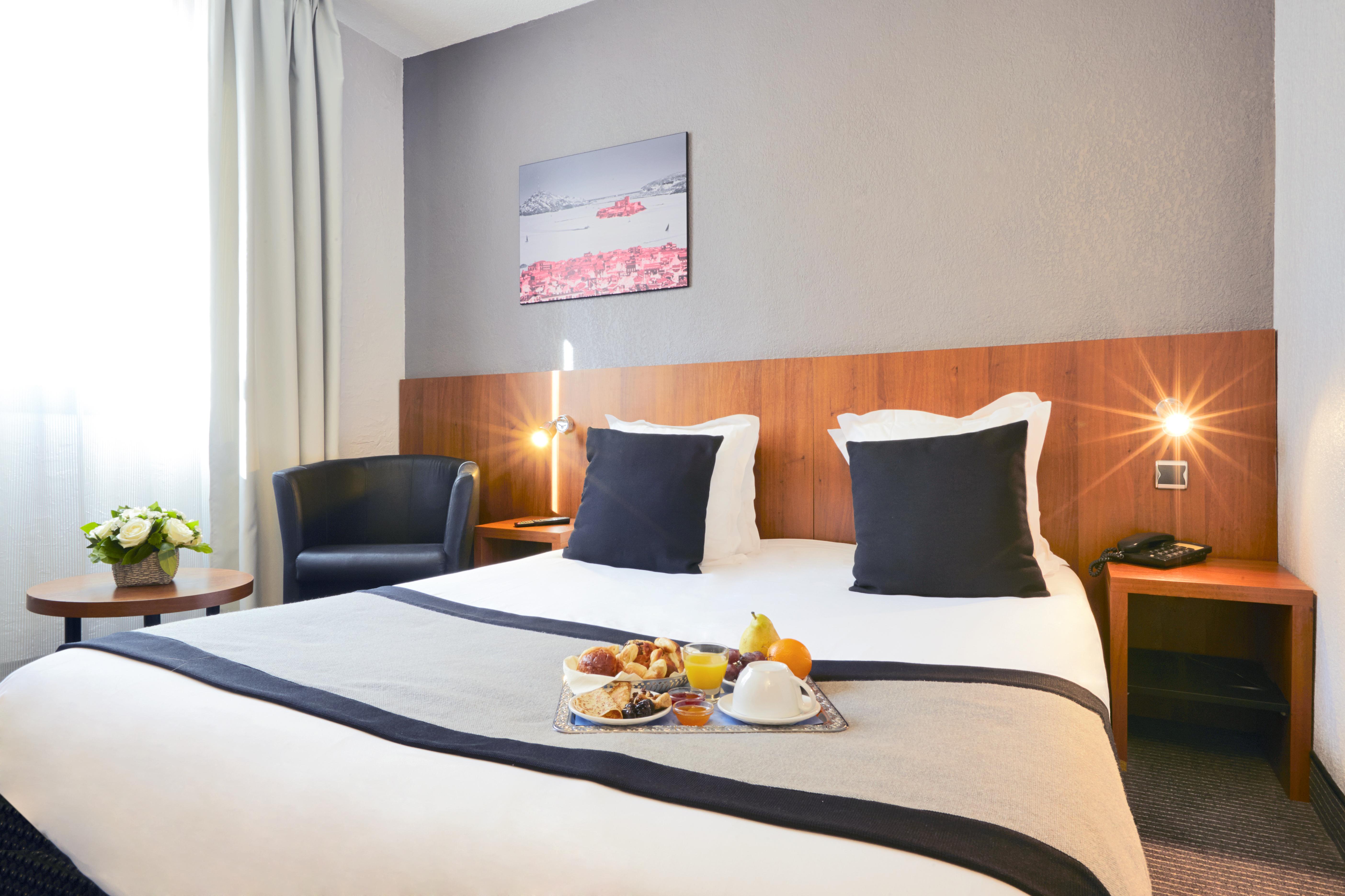 Otel Kyriad Centre Paradis-prefecture 3*